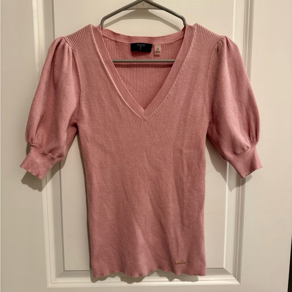 Tahari Blush Ribbed V-Neck Puff Sleeve Top
